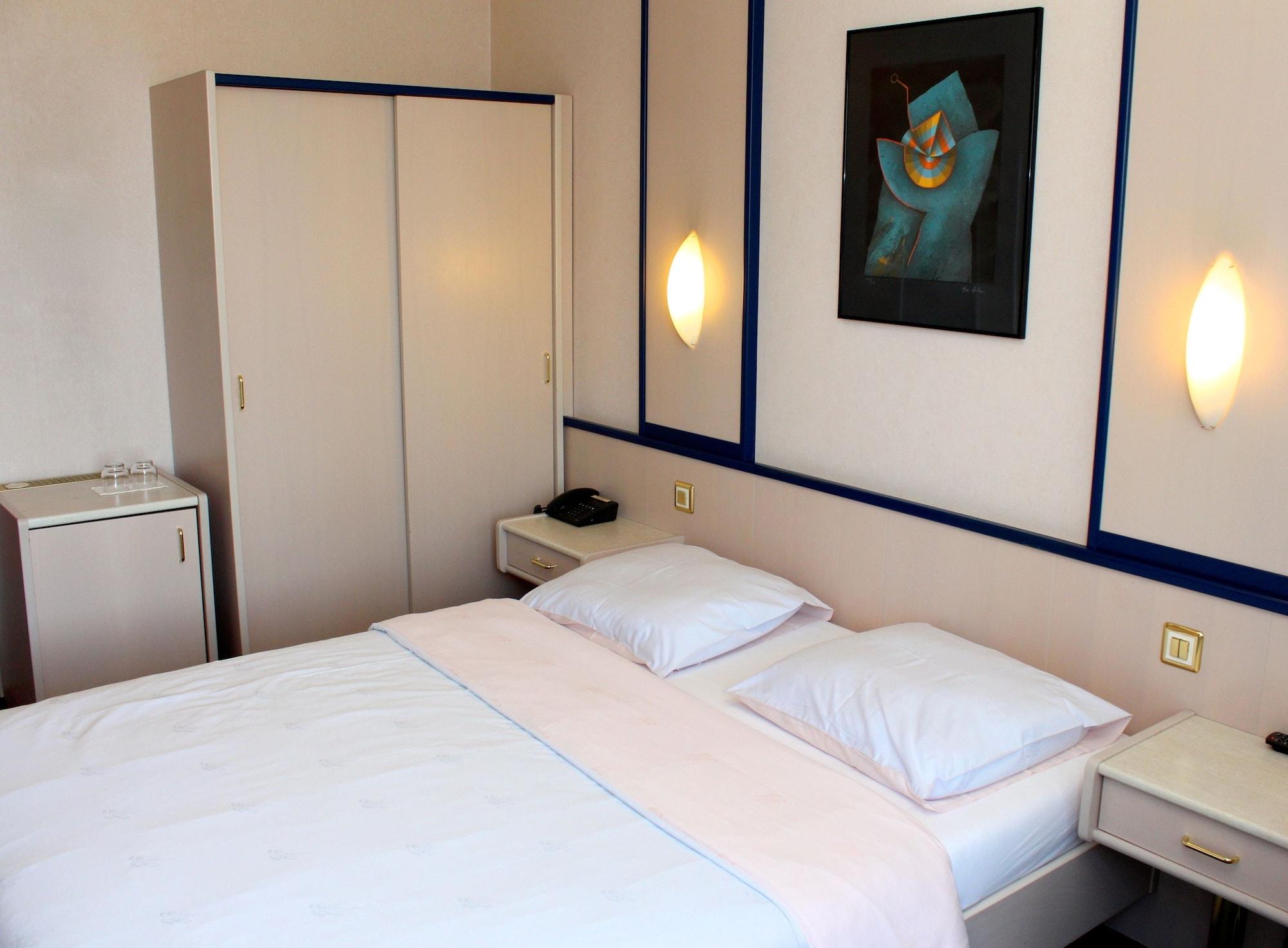 Hotel Crystal Lausanne Exterior photo