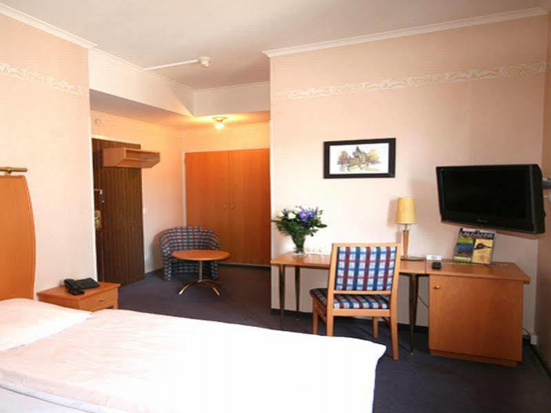 Hotel Crystal Lausanne Exterior photo